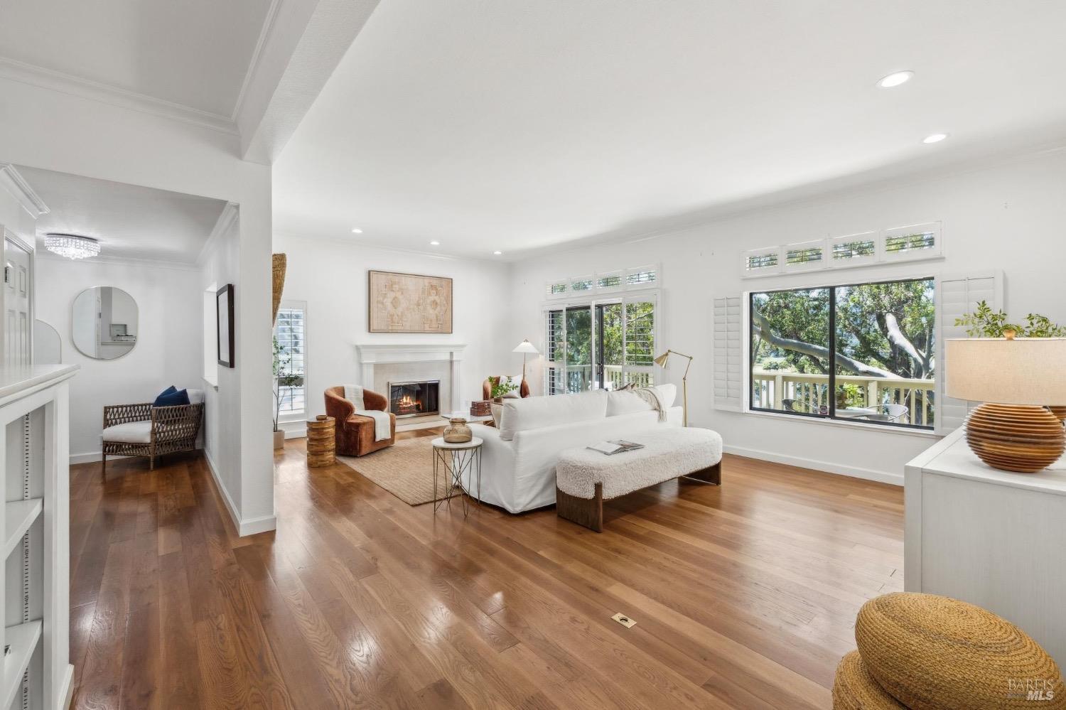 64 Eucalyptus Knoll St