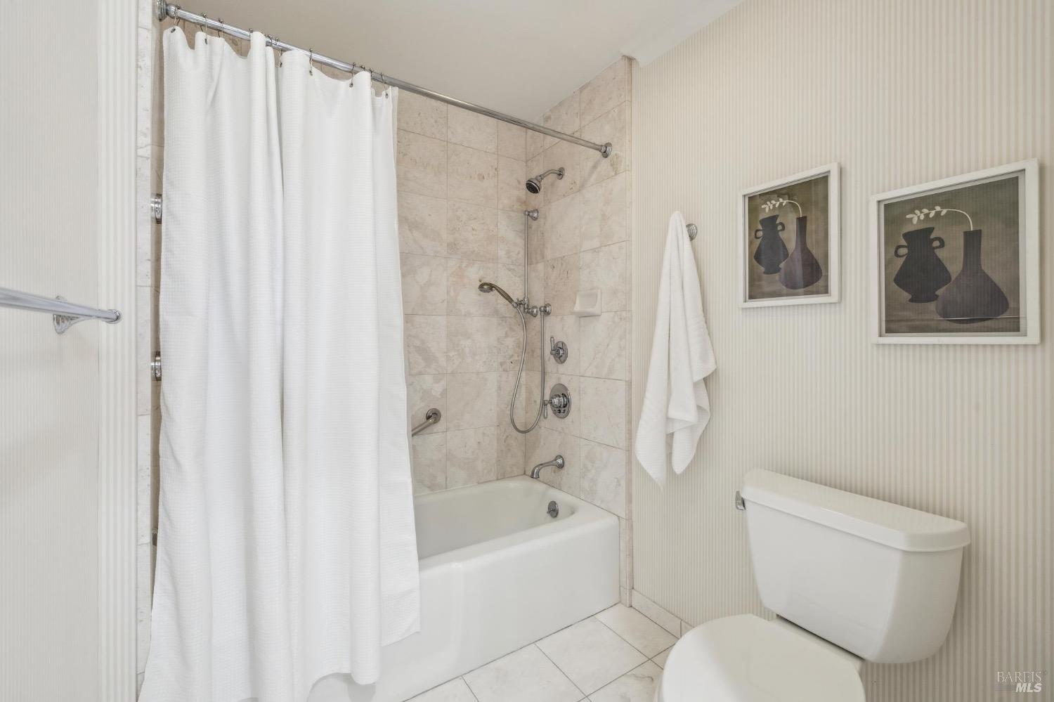 64 Eucalyptus Knoll St