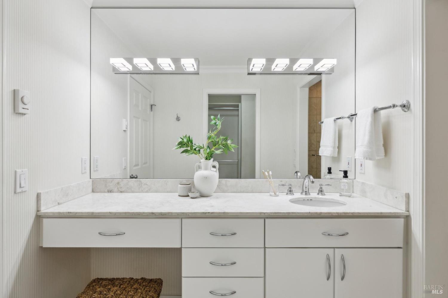 64 Eucalyptus Knoll St