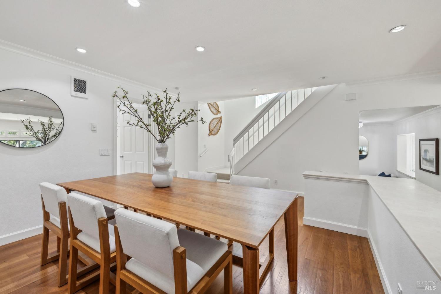 64 Eucalyptus Knoll St