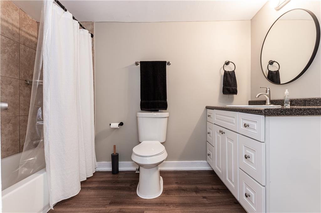 122 Haig Street W