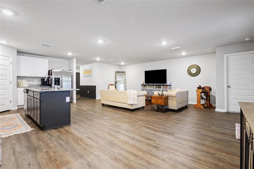 6110 Stream Bank Drive