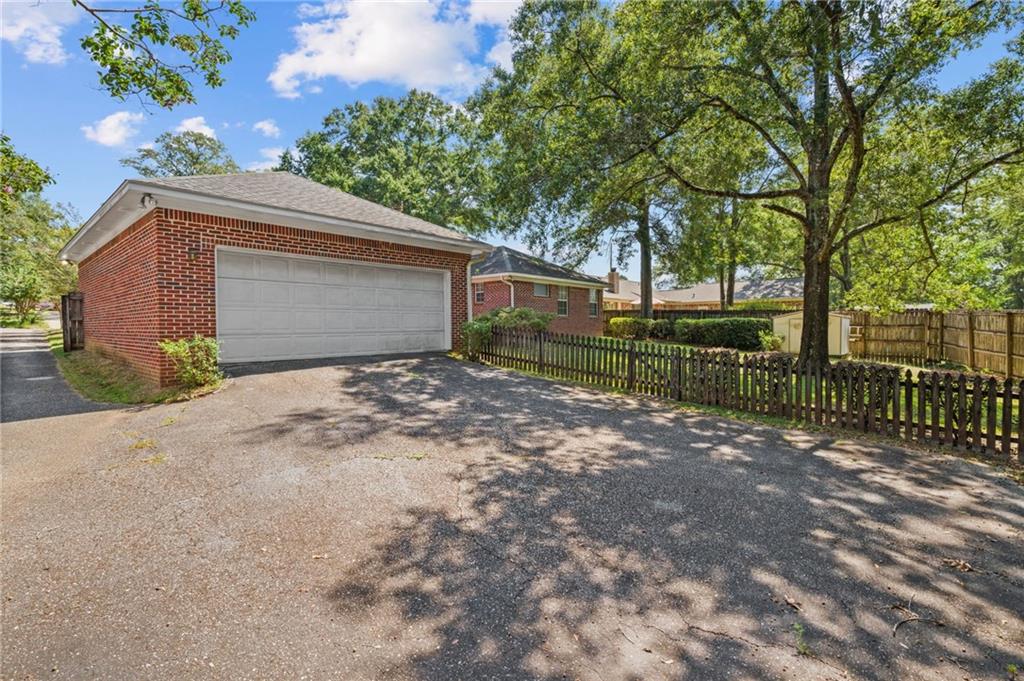 1340 Wellsley Court