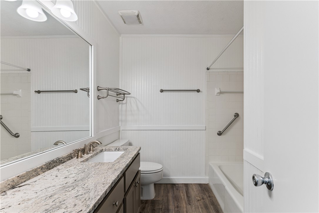 801 Mallery Street E