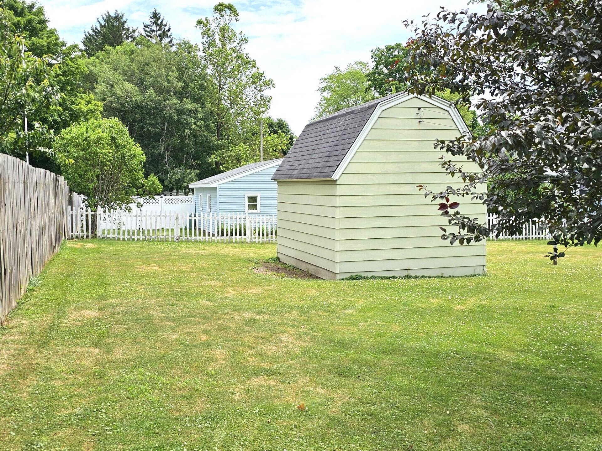 109 W Woodrow Street
