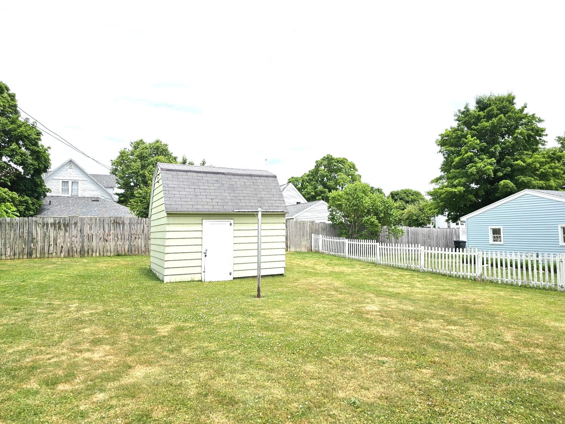 109 W Woodrow Street