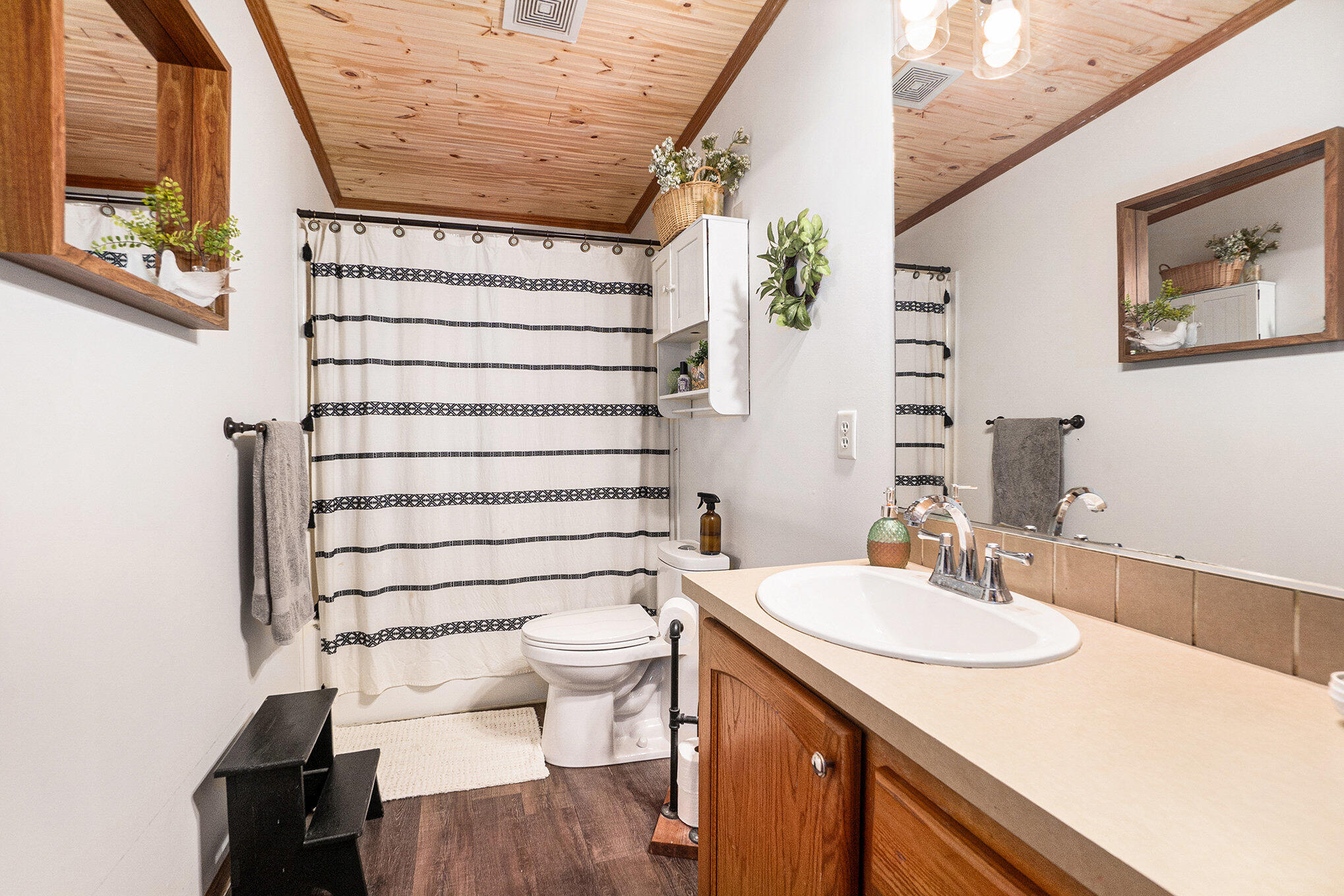 5735 W 100th Street