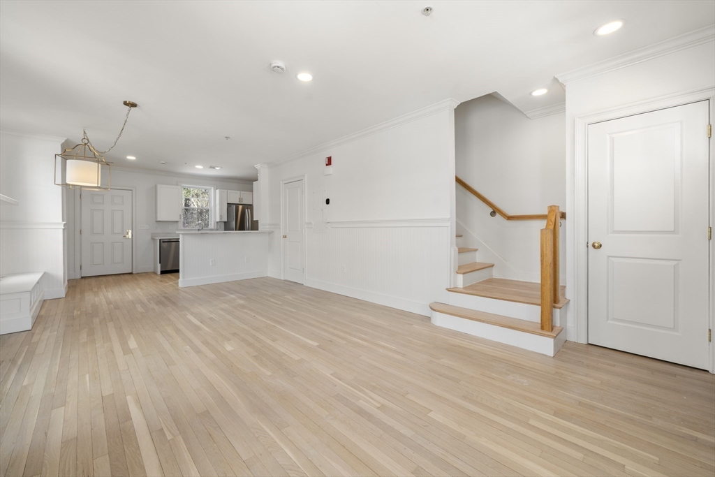 6 Honora Ln # 6