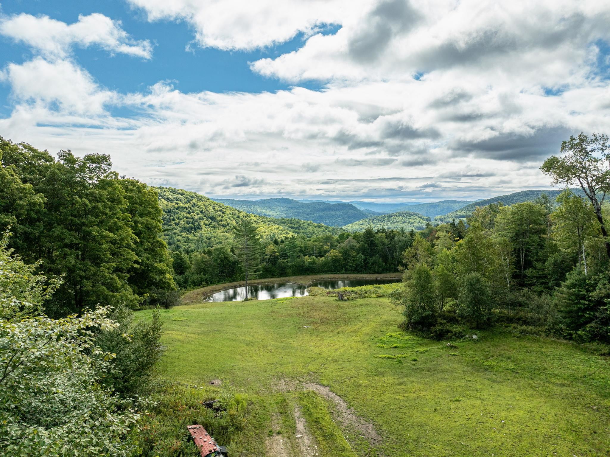 00 West Hill Road South