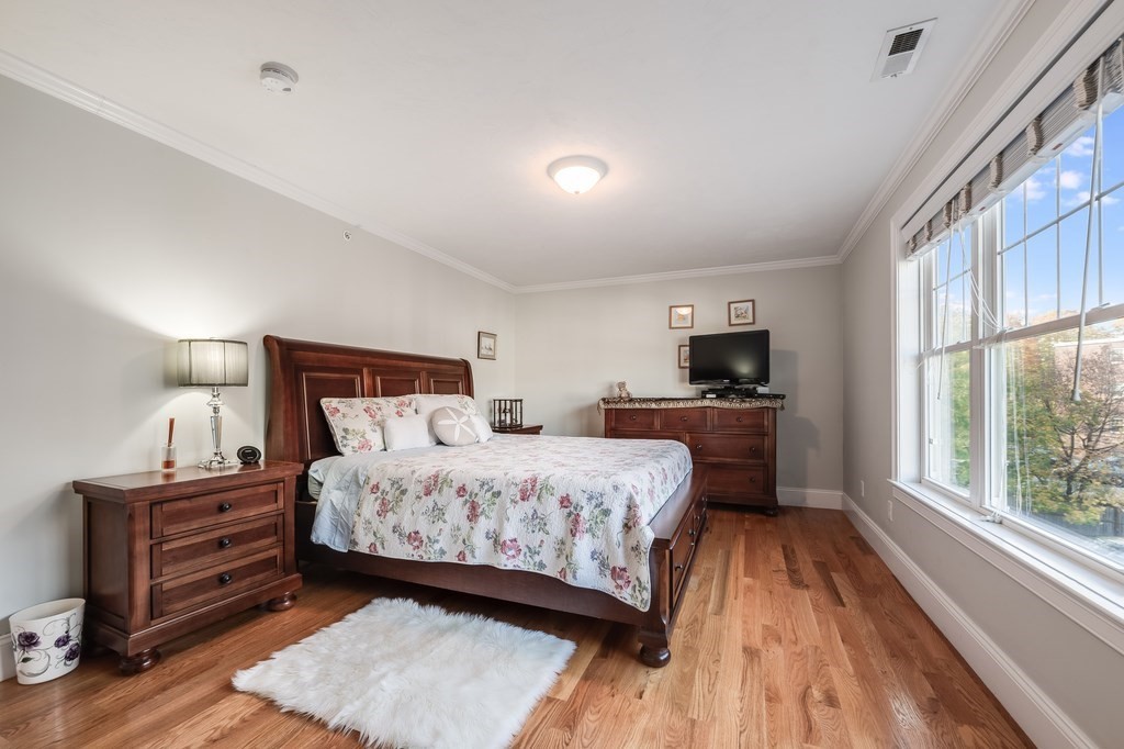 159 Willard St # 4