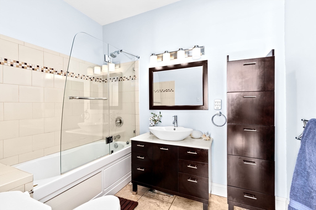 198 W 6th St # 3