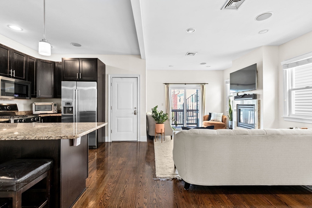 198 W 6th St # 3