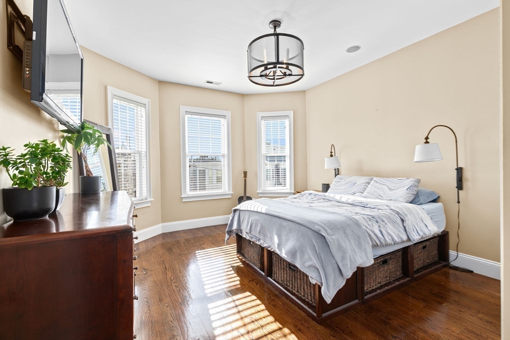 198 W 6th St # 3