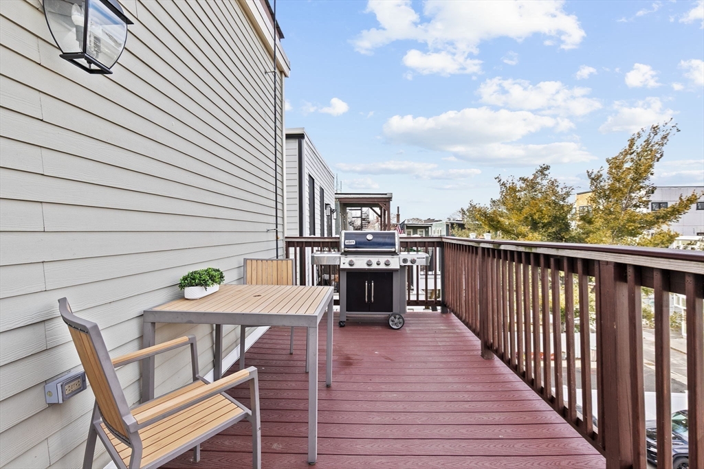 198 W 6th St # 3