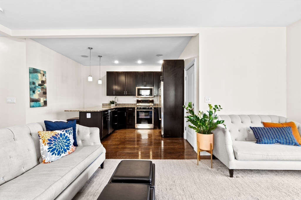 198 W 6th St # 3