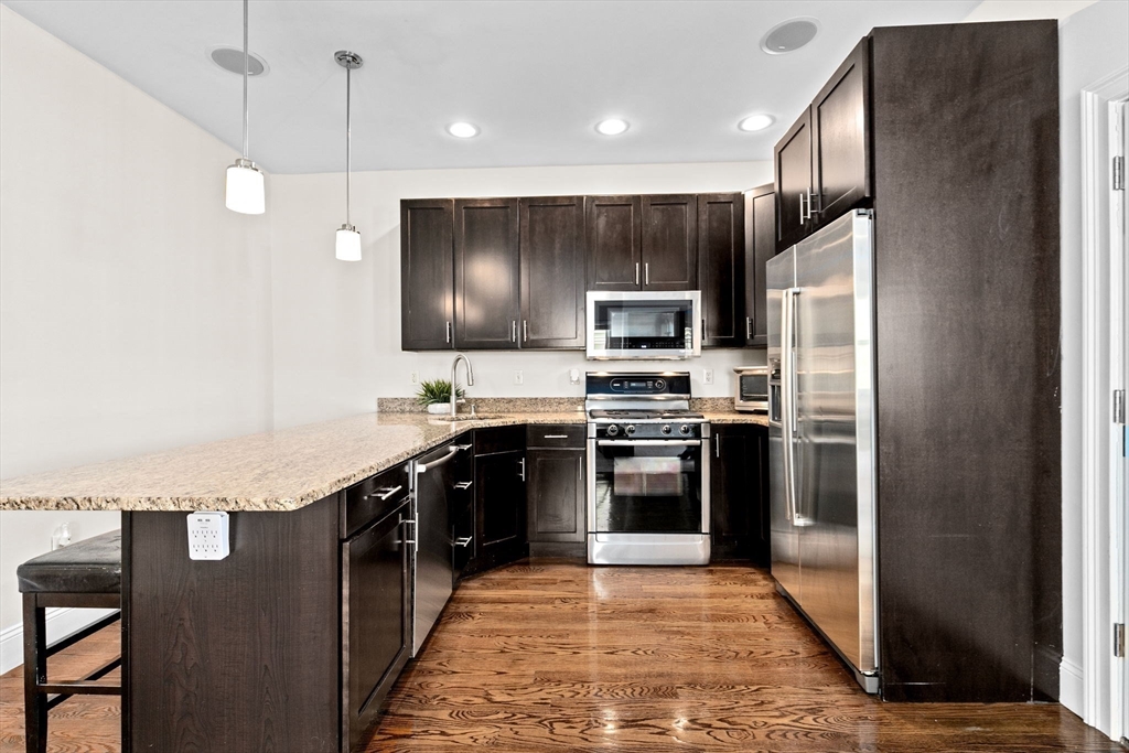 198 W 6th St # 3