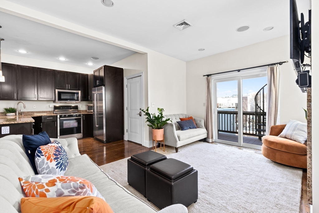198 W 6th St # 3