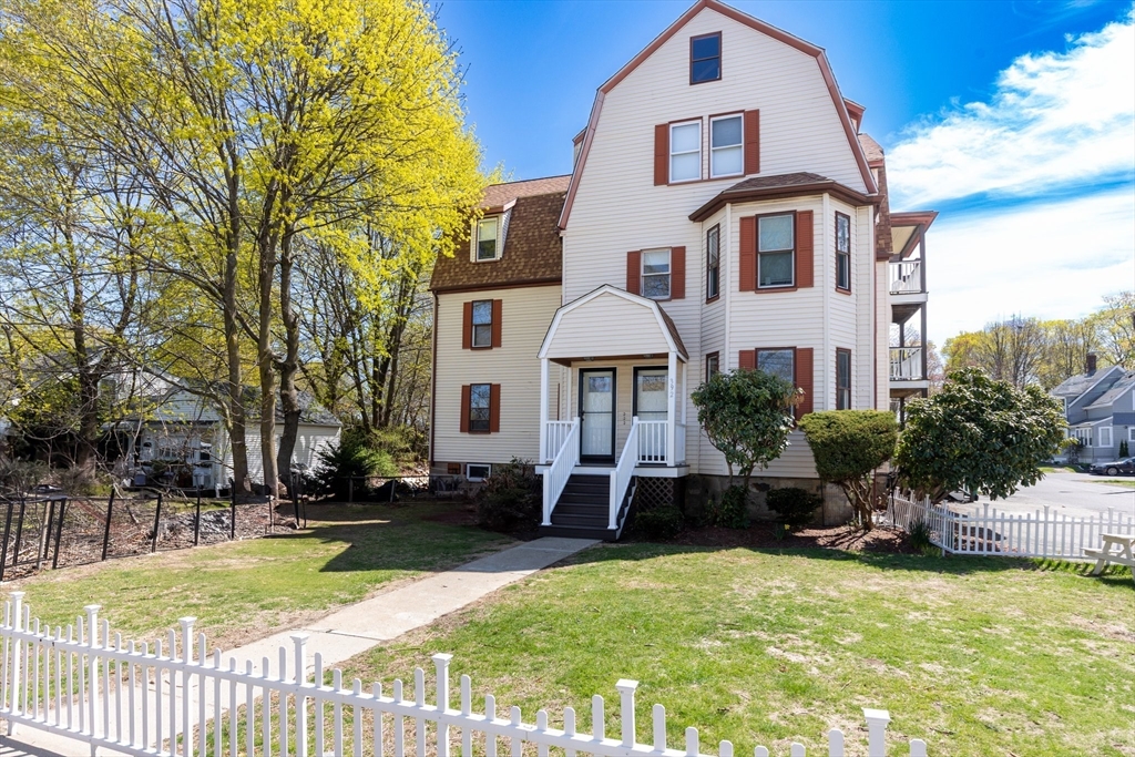 392 Washington St # 1