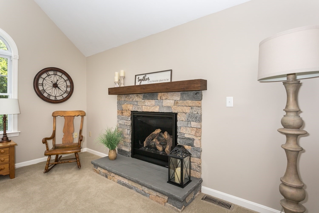 5 Wadsworth Farm Road, Franklin