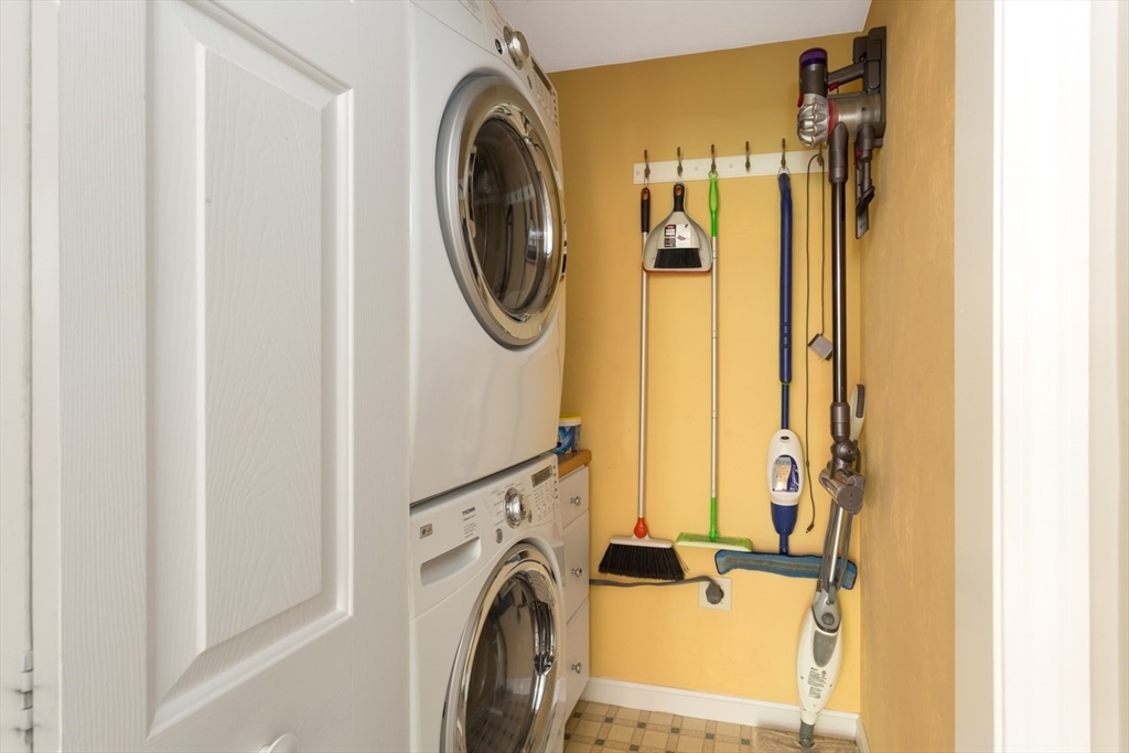 5 Wadsworth Farm Road, Franklin