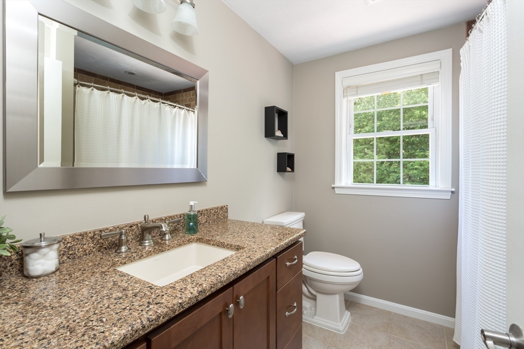 5 Wadsworth Farm Road, Franklin