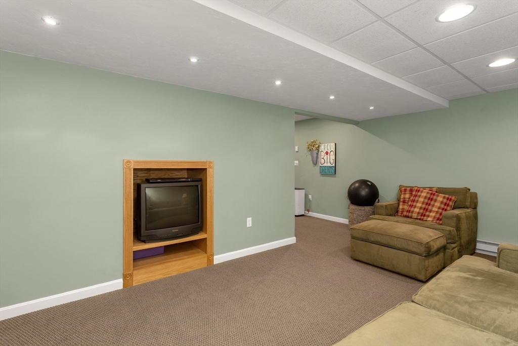 5 Wadsworth Farm Road, Franklin