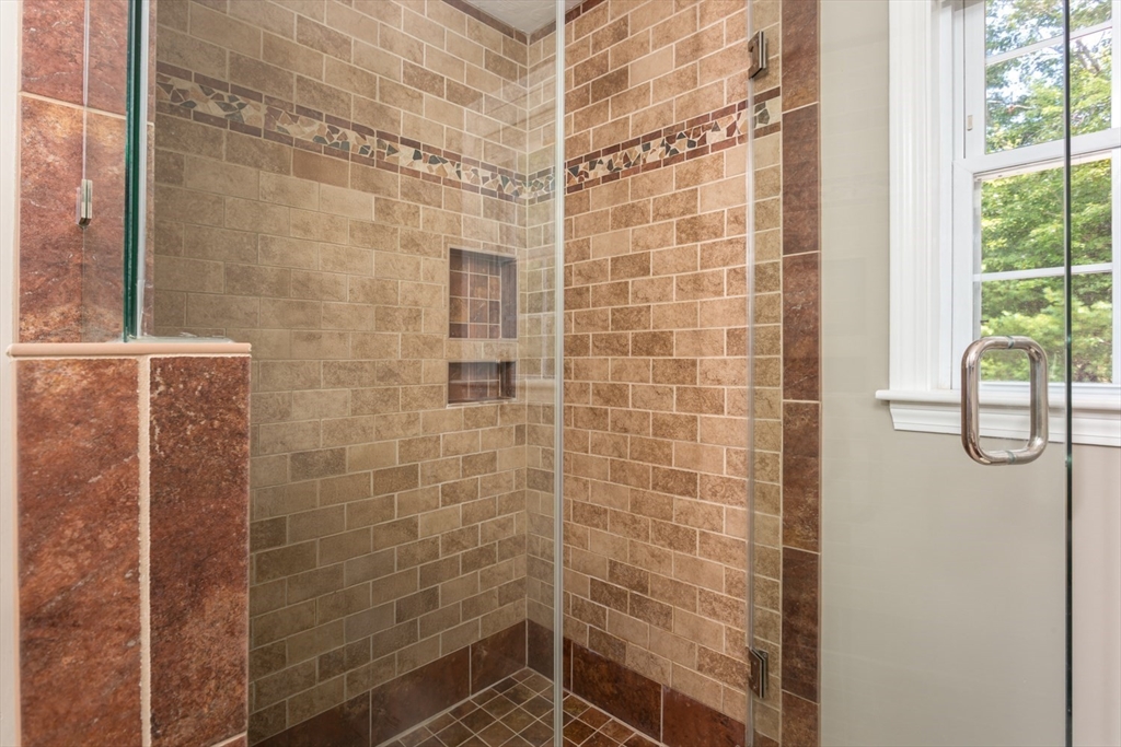 5 Wadsworth Farm Road, Franklin