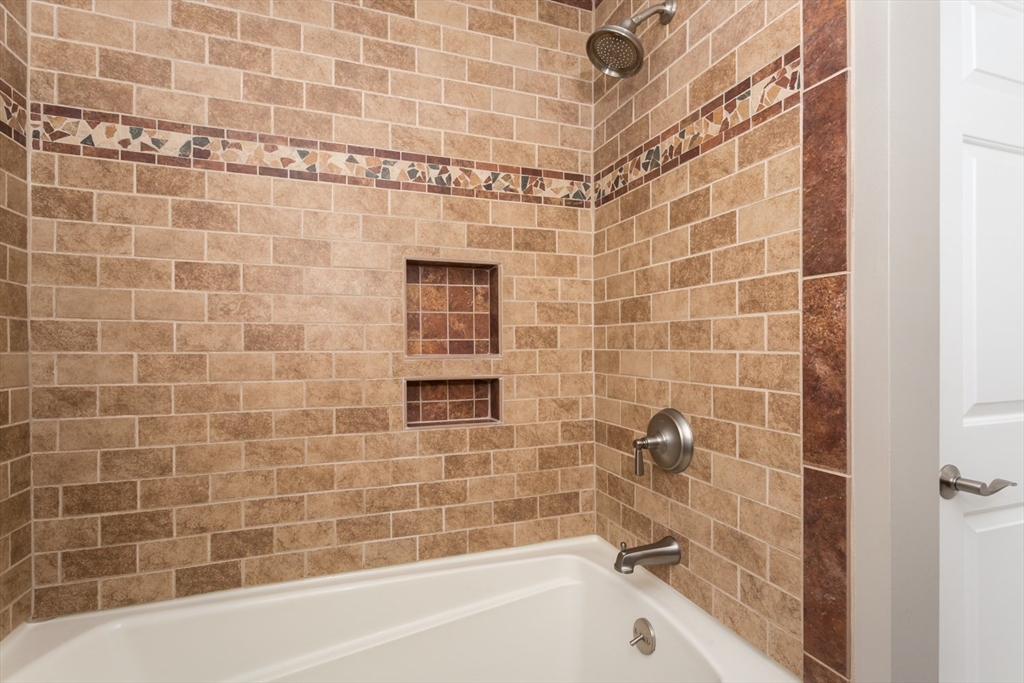 5 Wadsworth Farm Road, Franklin