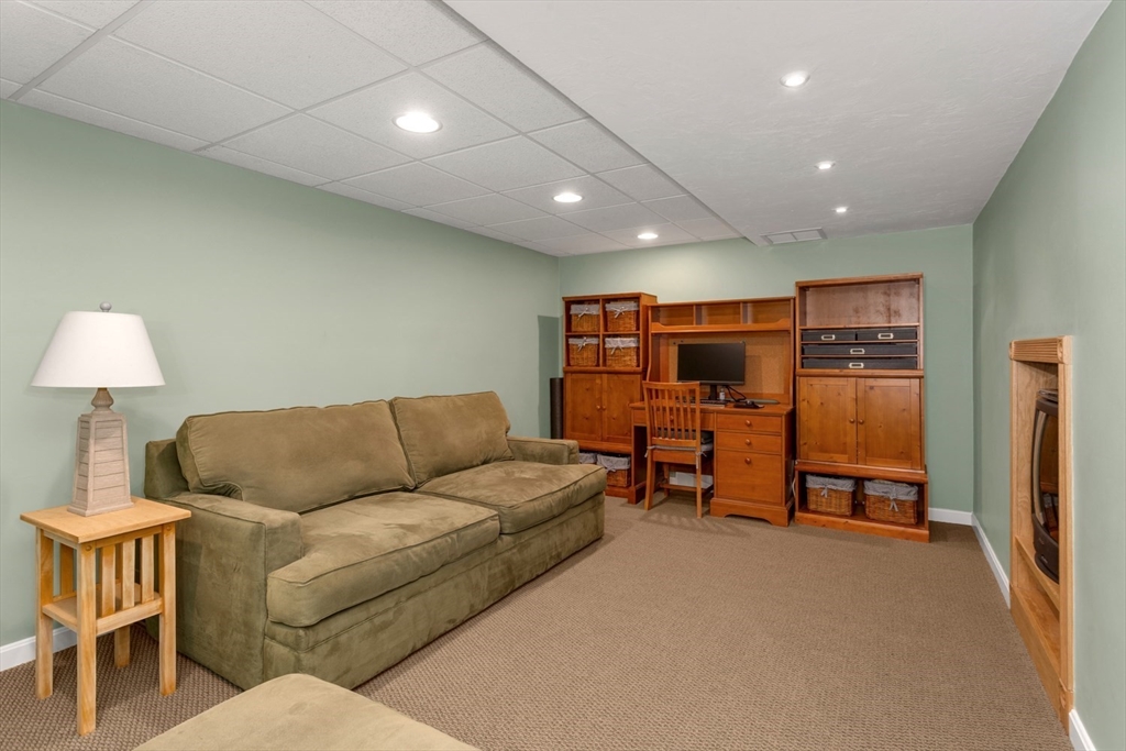 5 Wadsworth Farm Road, Franklin