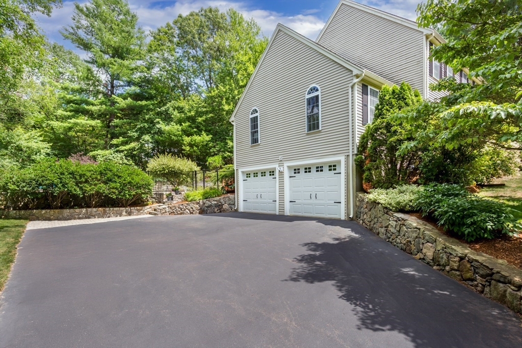 5 Wadsworth Farm Road, Franklin