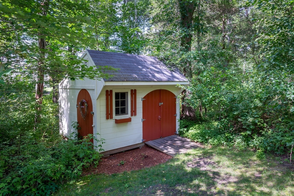 5 Wadsworth Farm Road, Franklin