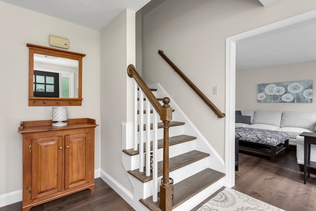 5 Wadsworth Farm Road, Franklin