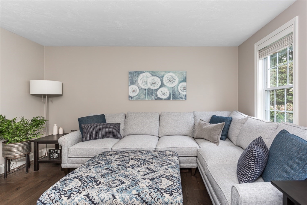 5 Wadsworth Farm Road, Franklin