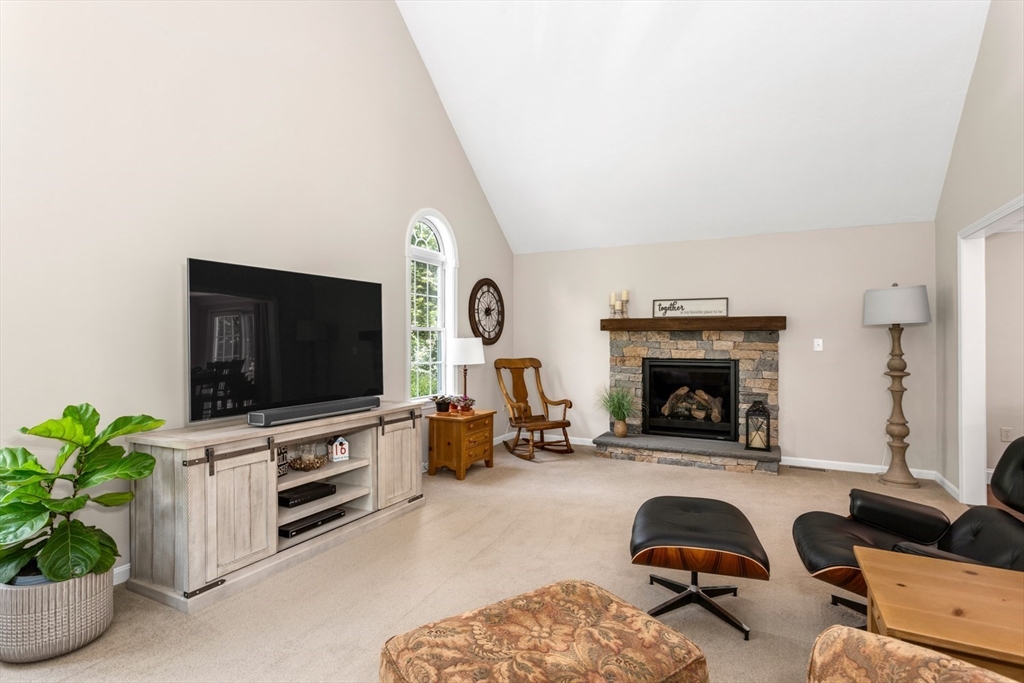 5 Wadsworth Farm Road, Franklin