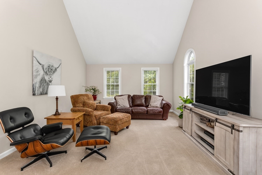 5 Wadsworth Farm Road, Franklin