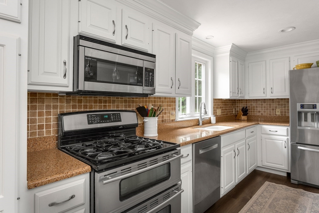 5 Wadsworth Farm Road, Franklin