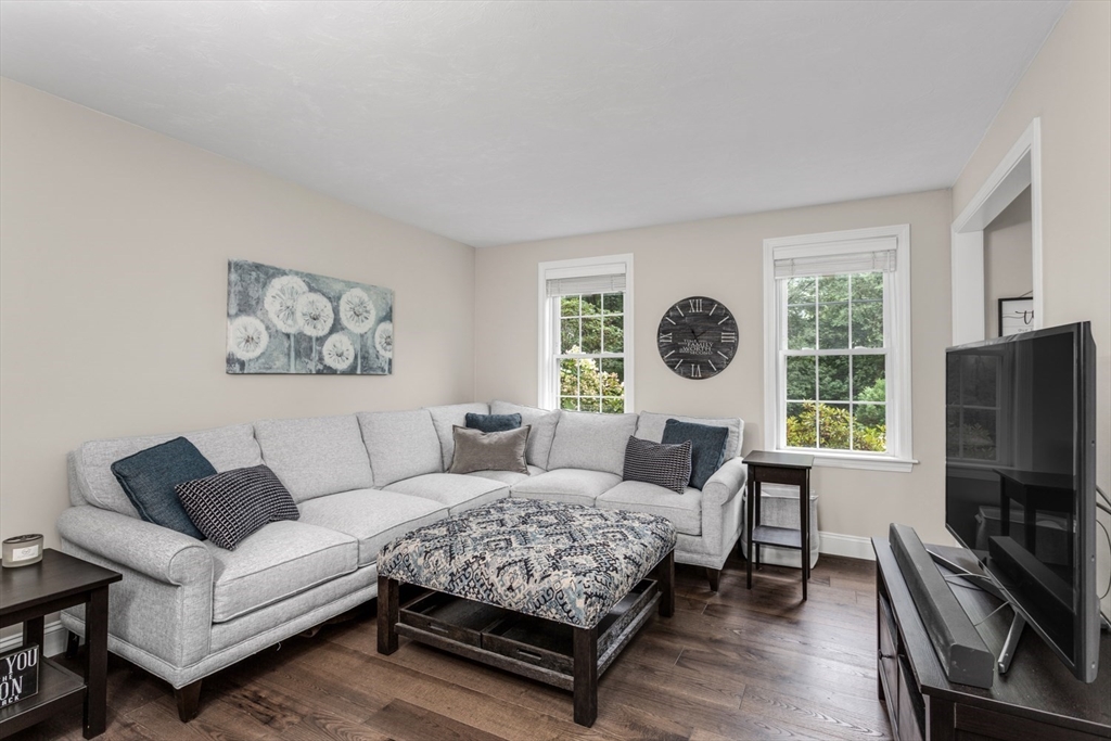 5 Wadsworth Farm Road, Franklin