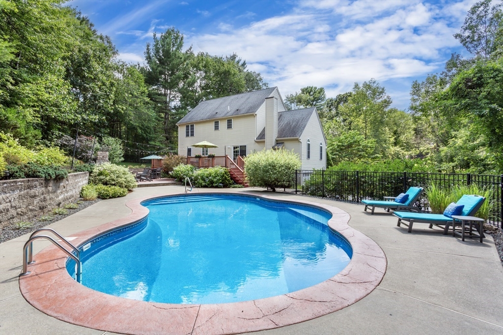 5 Wadsworth Farm Road, Franklin