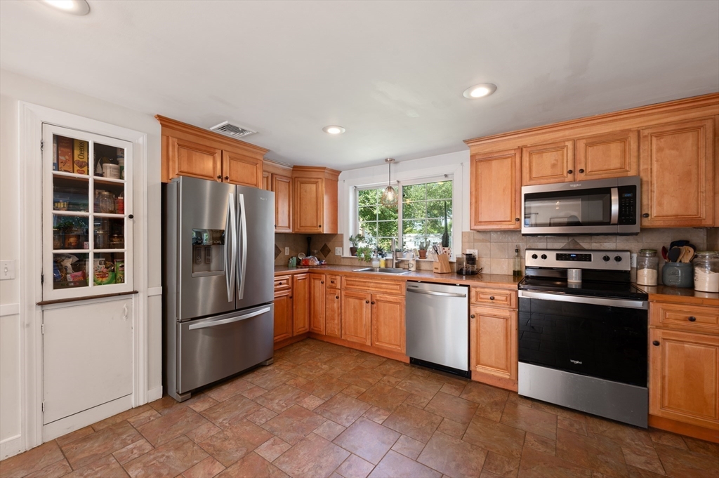 37 Hillcrest Rd