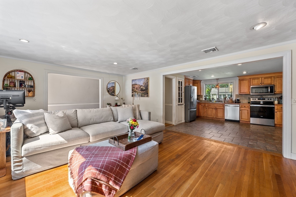 37 Hillcrest Rd