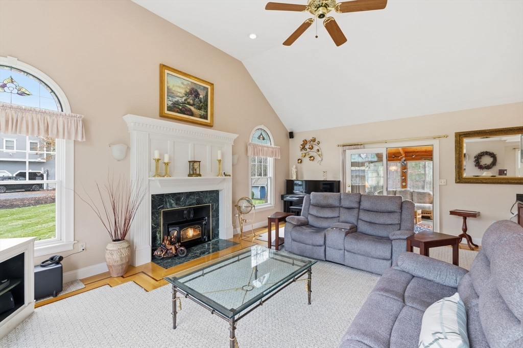 7 Farmside Dr