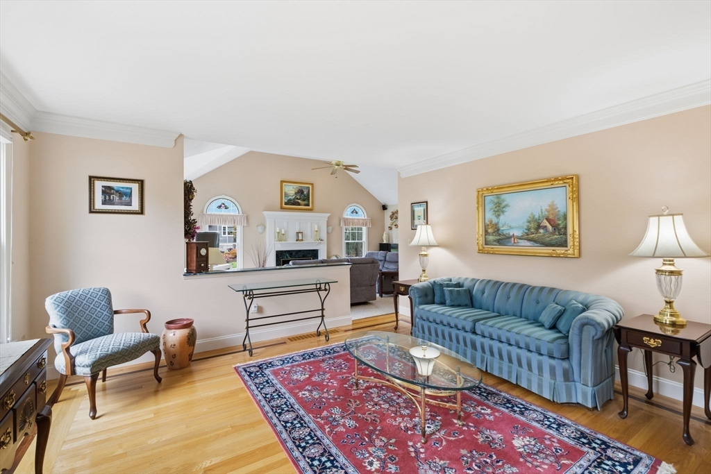 7 Farmside Dr