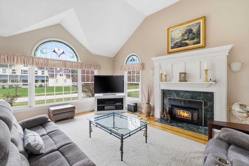 7 Farmside Dr