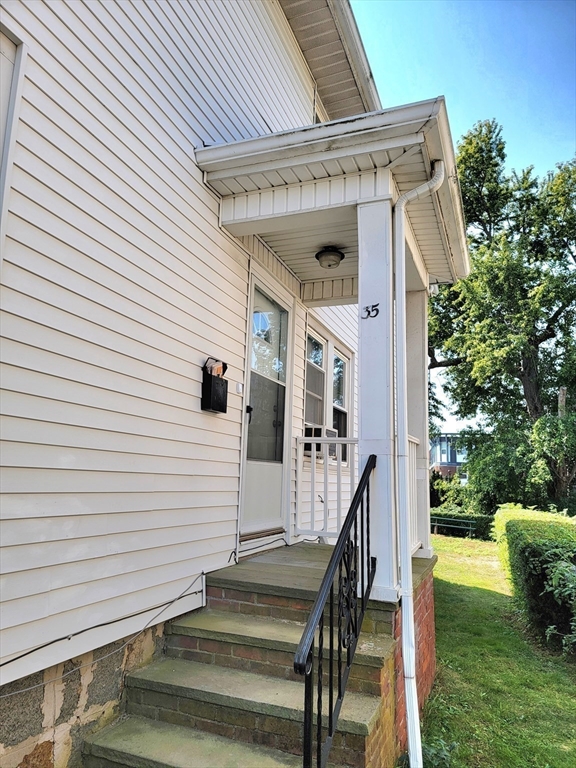 35 Vane Street Unit: 2nd Floor