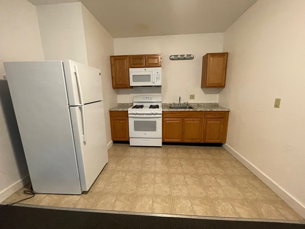 3 Webster St # 4