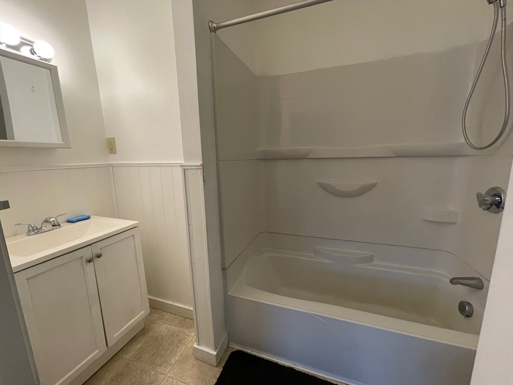 3 Webster St # 4
