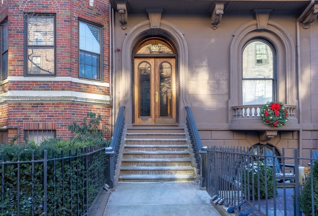 127 Beacon St # 32