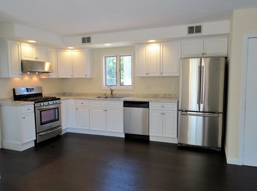 90 Oak St # 2