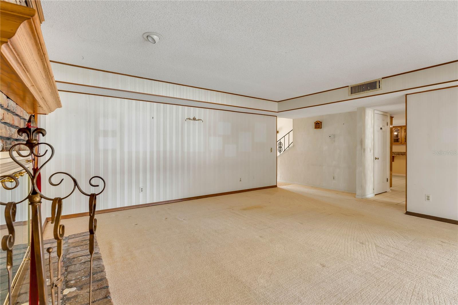 1218 HOWELL CREEK DRIVE