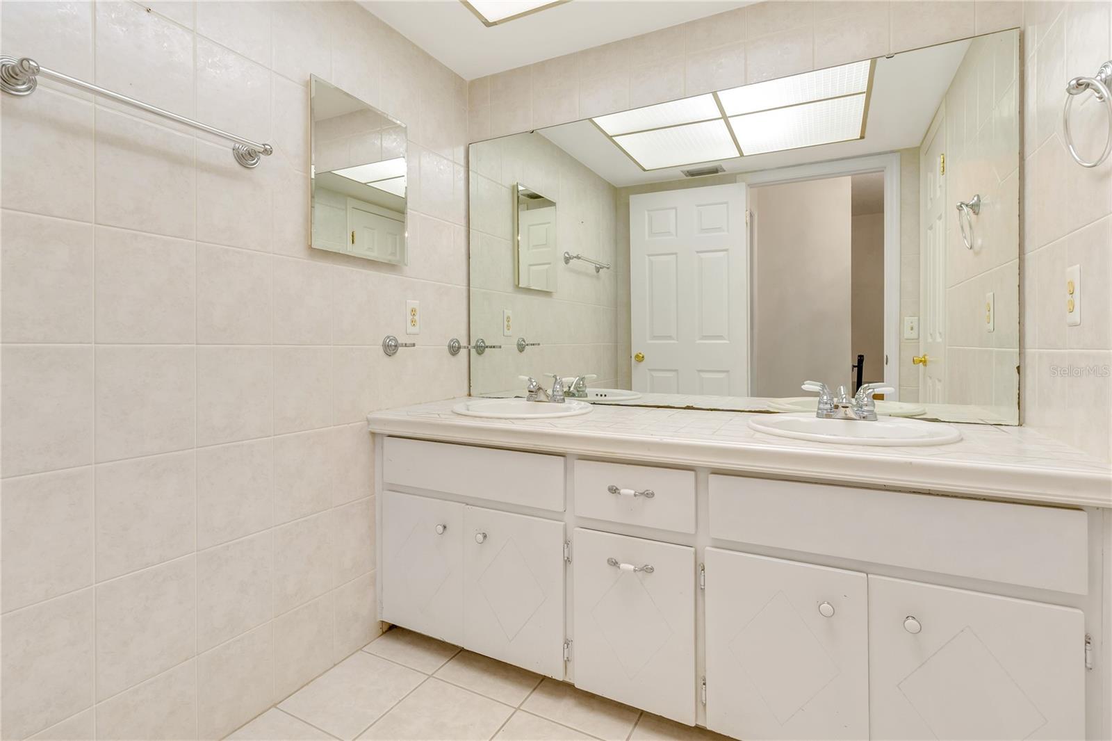 1218 HOWELL CREEK DRIVE